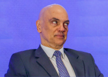 Alexandre de Moraes exige laudos, relatórios e imagens sobre a operação Contenção, que deixou 121 mortos nos complexos do Alemão e da Penha, no Rio de Janeiro.
