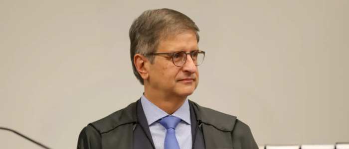 Paulo Gonet nega perseguição política em sabatina no Senado e reforça que a atuação da PGR no caso de Bolsonaro foi técnica e imparcial.