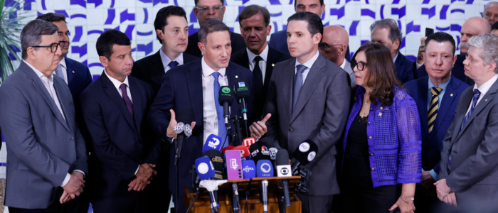 Governo e oposição se enfrentam no debate sobre o PL Antifacção. Ministério da Justiça critica proposta de Derrite e alerta para riscos ao combate ao crime e à Polícia Federal.