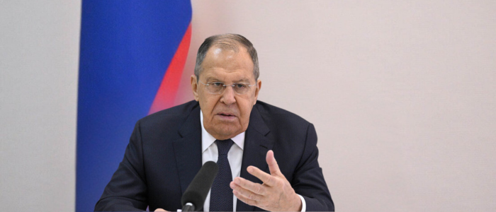Sergey Lavrov acusa países europeus de prolongar a guerra na Ucrânia e sabotarem negociações de paz. Ministro russo pede cautela aos EUA e critica envio de armas a Kiev.