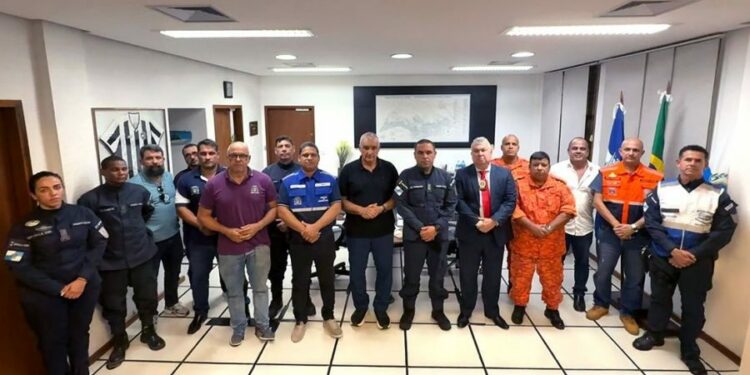 Prefeitura reúne forças de segurança e anuncia reforço no policiamento.