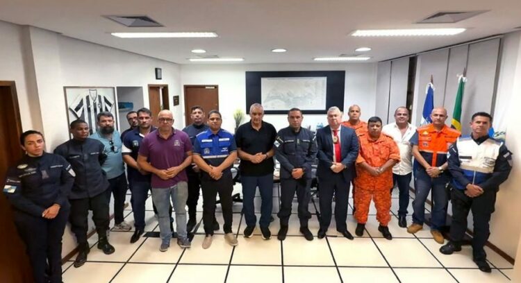Prefeitura reúne forças de segurança e anuncia reforço no policiamento.