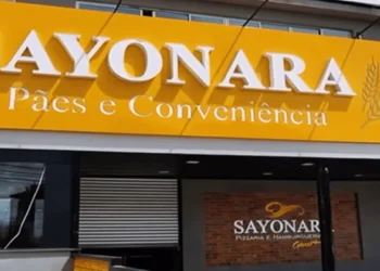 Polícia investiga rede Sayonara por sonegar R$ 15 milhões usando motoboys como laranjas em empresa fantasma.
