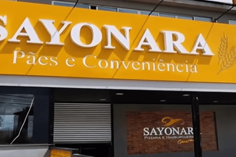 Polícia investiga rede Sayonara por sonegar R$ 15 milhões usando motoboys como laranjas em empresa fantasma.