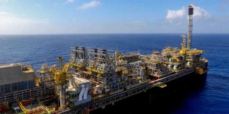 Petrobras confirma presença de petróleo de alta qualidade em poço exploratório na Bacia de Campos; área foi adquirida na 5ª Rodada de Partilha.