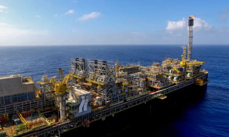 Petrobras confirma presença de petróleo de alta qualidade em poço exploratório na Bacia de Campos; área foi adquirida na 5ª Rodada de Partilha.
