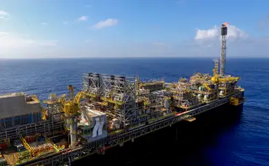 Petrobras confirma presença de petróleo de alta qualidade em poço exploratório na Bacia de Campos; área foi adquirida na 5ª Rodada de Partilha.