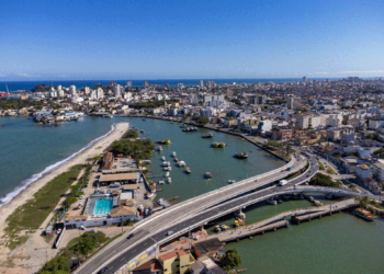 Macaé prorroga o Refim até junho de 2026, oferecendo descontos de até 90% e parcelamento em até 96 vezes para regularização de débitos municipais.