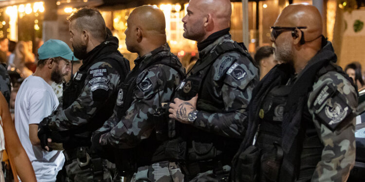Prefeitura de Macaé organiza esquema especial de segurança para o Réveillon, com policiamento reforçado e ações preventivas.
