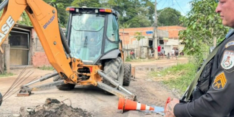 PM remove barricadas e libera ruas em Rio das Ostras.