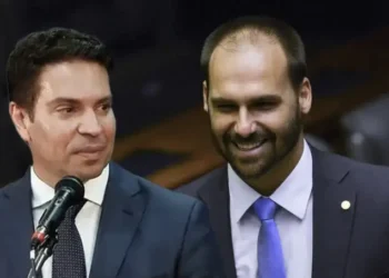 Alexandre Ramagem reaparece nos Estados Unidos após ser liberado. Vídeo divulgado nas redes mostra reencontro com a família.