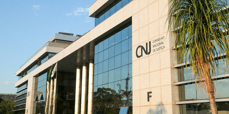 CNJ extingue aposentadoria compulsória como punição máxima e regulamenta perda do cargo de juízes.