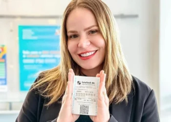 Ex-BBB Paulinha Leite revela como aposta na Mega da Virada e conta estratégias que já renderam prêmios milionários em loterias ao longo dos anos.