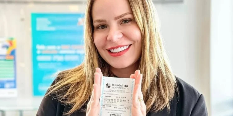Ex-BBB Paulinha Leite revela como aposta na Mega da Virada e conta estratégias que já renderam prêmios milionários em loterias ao longo dos anos.