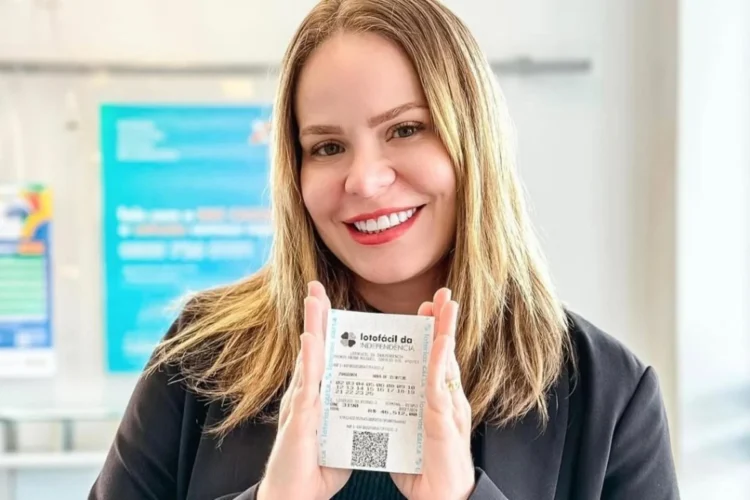 Ex-BBB Paulinha Leite revela como aposta na Mega da Virada e conta estratégias que já renderam prêmios milionários em loterias ao longo dos anos.