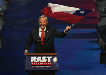 Aumento da criminalidade fortalece discurso de José Antonio Kast, eleito presidente do Chile com mais de 58%. Jeanette Jara reconhece o resultado.