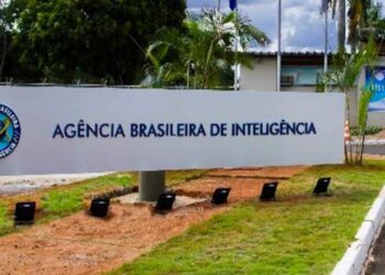 Agência de inteligência vê IA, clima e cadeias globais como eixos de risco para 2026.