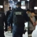 Fiscalização em Cabo Frio apreende arma e coíbe irregularidades em bares