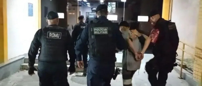 Fiscalização em Cabo Frio apreende arma e coíbe irregularidades em bares