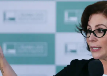 Renúncia de Carla Zambelli ocorre após decisão judicial que confirma cassação