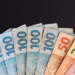 O Ibovespa registrou seu terceiro recorde consecutivo, superando 164 mil pontos, enquanto o dólar recuou para R$ 5,31. Investidores se animam com expectativas de cortes na Selic e sinais econômicos positivos no Brasil.