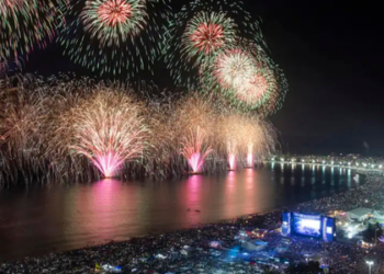 Réveillon do Rio de Janeiro é reconhecido pelo Guinness World Records como o maior do mundo após reunir 2,5 milhões de pessoas em Copacabana.
