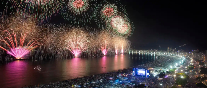 Réveillon do Rio de Janeiro é reconhecido pelo Guinness World Records como o maior do mundo após reunir 2,5 milhões de pessoas em Copacabana.