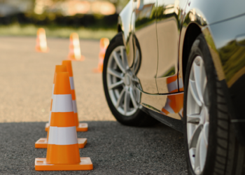 Motoristas sem infrações poderão renovar a CNH automaticamente e sem custos. Nova política integra o programa CNH do Brasil e começa a valer em 2026.