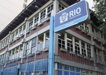 Menino perde a visão após agressão em escola municipal; família diz que denúncias foram ignoradas