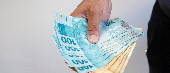 Governo define salário mínimo de R$ 1.621 para 2026