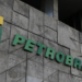 Greve nacional dos petroleiros paralisa plataformas e refinarias em diversas regiões do Brasil, após discordância com proposta da Petrobras. A FUP reivindica avanços em planos de aposentadoria e melhorias salariais.