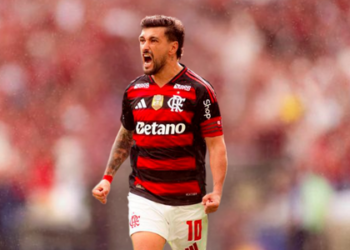 CBF anuncia vencedores do Prêmio Brasileirão 2025, com Arrascaeta e Zanotti como craques, além de seleções, técnicos e revelações da temporada.