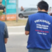 Vigilância Sanitária orienta banhistas e ambulantes na Praia do Forte antes da temporada de verão