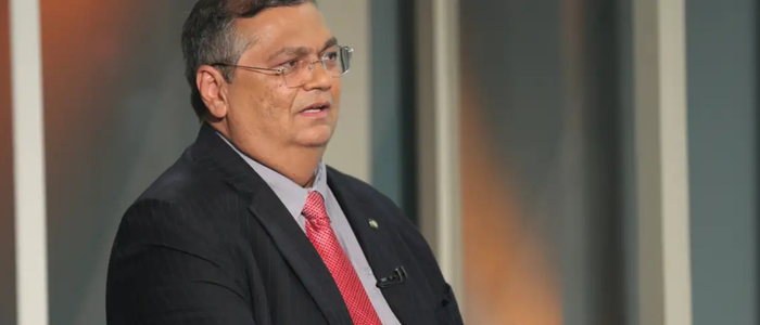 Ministro Flávio Dino autoriza buscas da PF na casa do deputado Antônio Doido em operação que investiga desvios de R$ 48 milhões no Pará; bloqueio de R$ 17 milhões e apreensão de eletrônicos também foram realizados.
