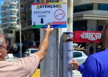 Prefeitura de Cabo Frio inicia instalação de bituqueiras em praias e promove campanha educativa para reduzir o descarte de guimbas de cigarro, preservando o meio ambiente e a fauna marinha.