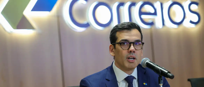 Correios anunciam plano de reestruturação para enfrentar prejuízos acumulados desde 2022, com fechamento de agências, demissão voluntária, venda de imóveis e possível mudança no modelo societário.
