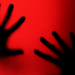 Mais de 71 mil casos de violência doméstica foram registrados no Rio de Janeiro em 2025, e o TJRJ mantém serviços de acolhimento durante o recesso.