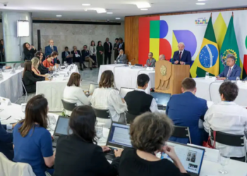 Presidente Lula declara que vetará o PL da Dosimetria, que propõe redução de penas para envolvidos nos ataques antidemocráticos de 8 de janeiro de 2023, destacando a importância da responsabilização e do respeito à Justiça.