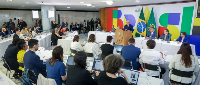 Presidente Lula declara que vetará o PL da Dosimetria, que propõe redução de penas para envolvidos nos ataques antidemocráticos de 8 de janeiro de 2023, destacando a importância da responsabilização e do respeito à Justiça.