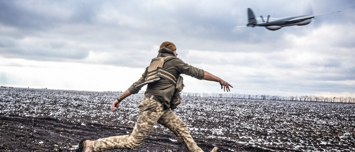 Rússia acusa o governo ucraniano de tentar atacar residência oficial de Vladimir Putin com mais de 90 drones. Moscou afirma que ação foi frustrada e promete resposta.