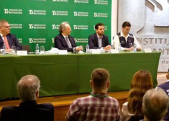 Brasil adquire primeiras doses da Butantan-DV, vacina nacional contra a dengue em dose única, com aplicação inicial em cidades-piloto e voluntários de estudos clínicos.