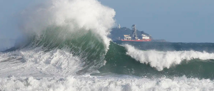 A Marinha do Brasil emitiu aviso de ressaca para a orla do Rio de Janeiro durante o Réveillon, com previsão de ondas de até 2,5 metros e recomendações de segurança para a população.