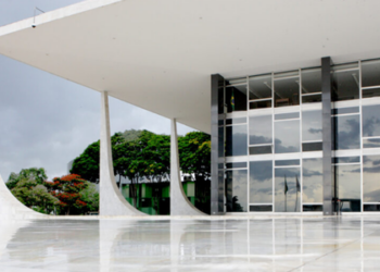 STF retoma julgamento sobre penduricalhos e supersalários no serviço público.