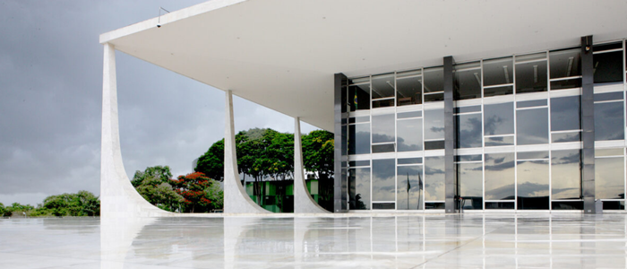 STF retoma julgamento sobre penduricalhos e supersalários no serviço público.
