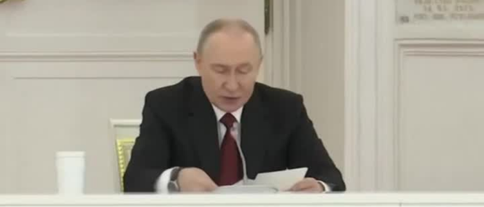 "Devemos estar preparados" para mudanças com a IA, declarou Vladimir Putin