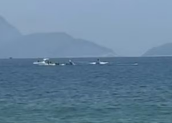 Monomotor usado em ação publicitária caiu no mar de Copacabana, matou o piloto e levou à autuação da empresa responsável por propaganda irregular.