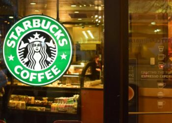 Starbucks pagará US$ 38,9 milhões em acordo em Nova York.