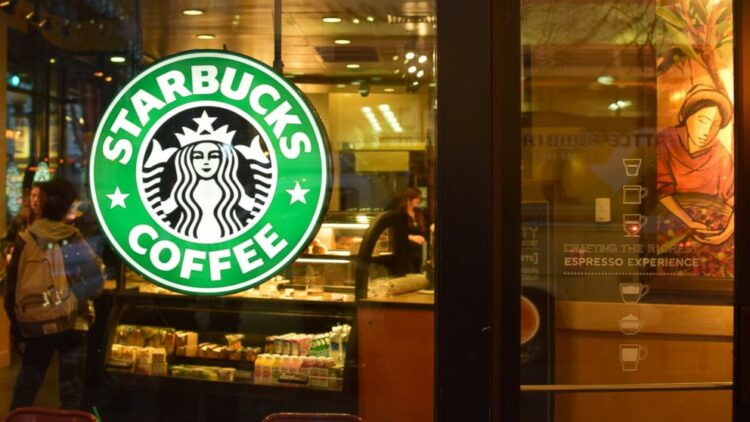 Starbucks pagará US$ 38,9 milhões em acordo em Nova York.