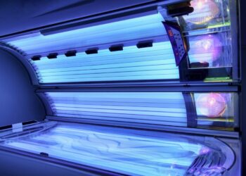 Bronzeamento artificial cria mais células predispostas ao melanoma, inclusive em áreas pouco expostas ao sol.