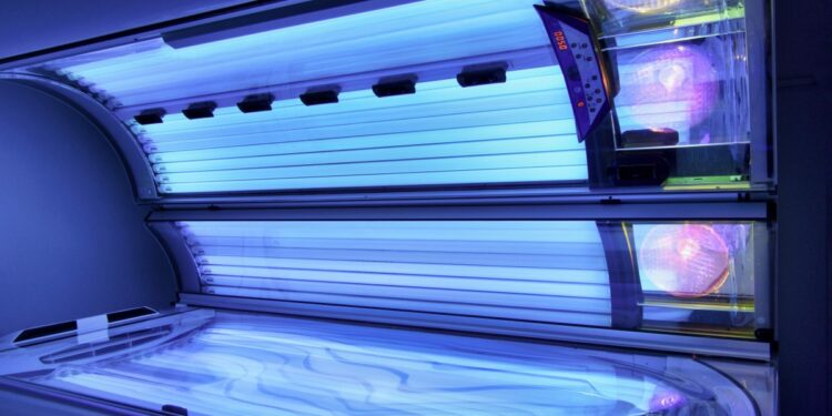 Bronzeamento artificial cria mais células predispostas ao melanoma, inclusive em áreas pouco expostas ao sol.